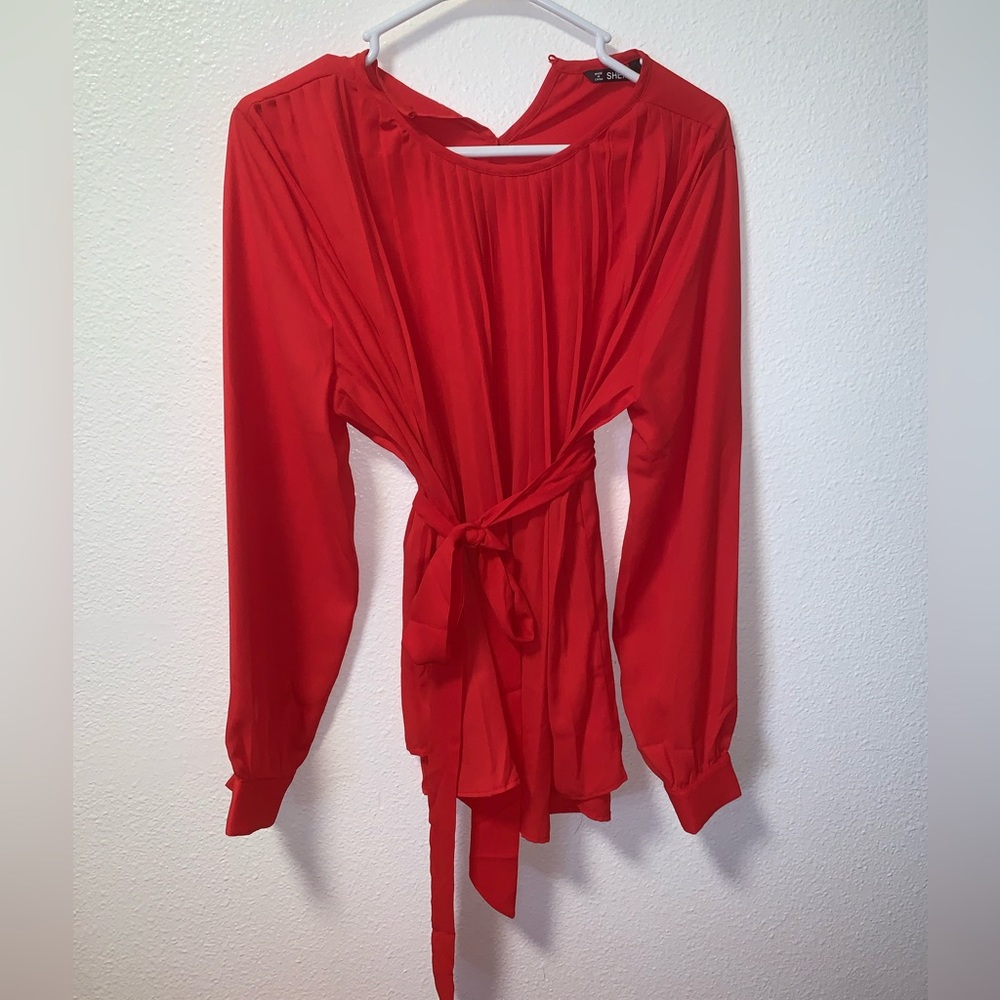 Red blouse size medium - Picture 4 of 5